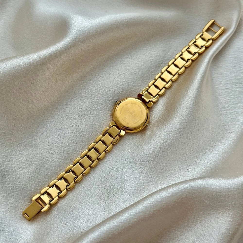 AUTHENTIC VINTAGE FENDI MOTHER-OF-PEARL WATCH - Picture 8 of 10